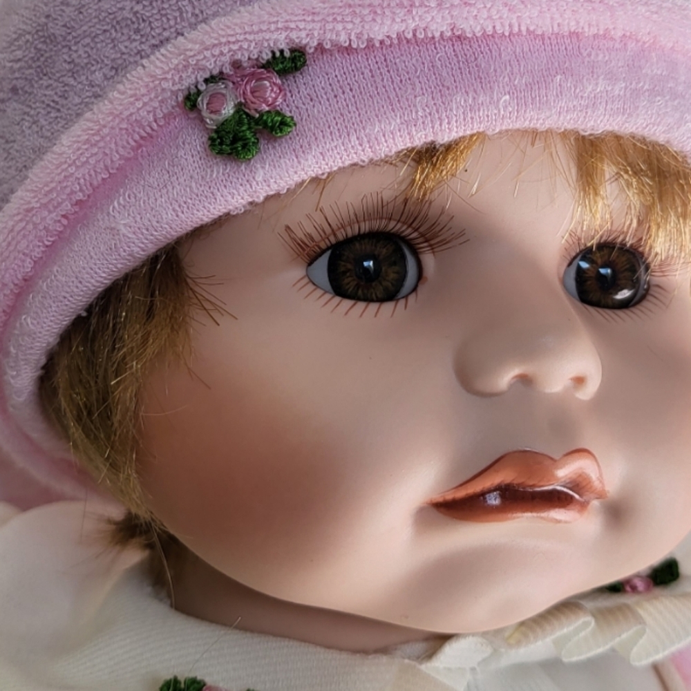 Vintage Goldenvale Collection 1-2000 Porcelain/Cloth Doll 20" Tall